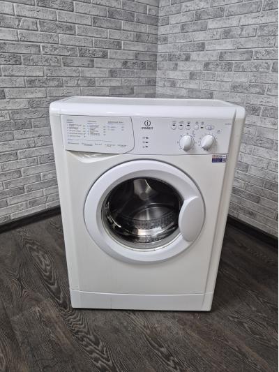 Стиральная машина Indesit WIUN 102 Стиральная машина Indesit WIUN 102